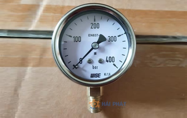 đồng hồ đo áp suất chân đứng wise