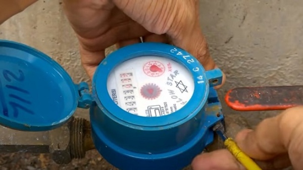 đồng hồ nước bị mờ mặt số